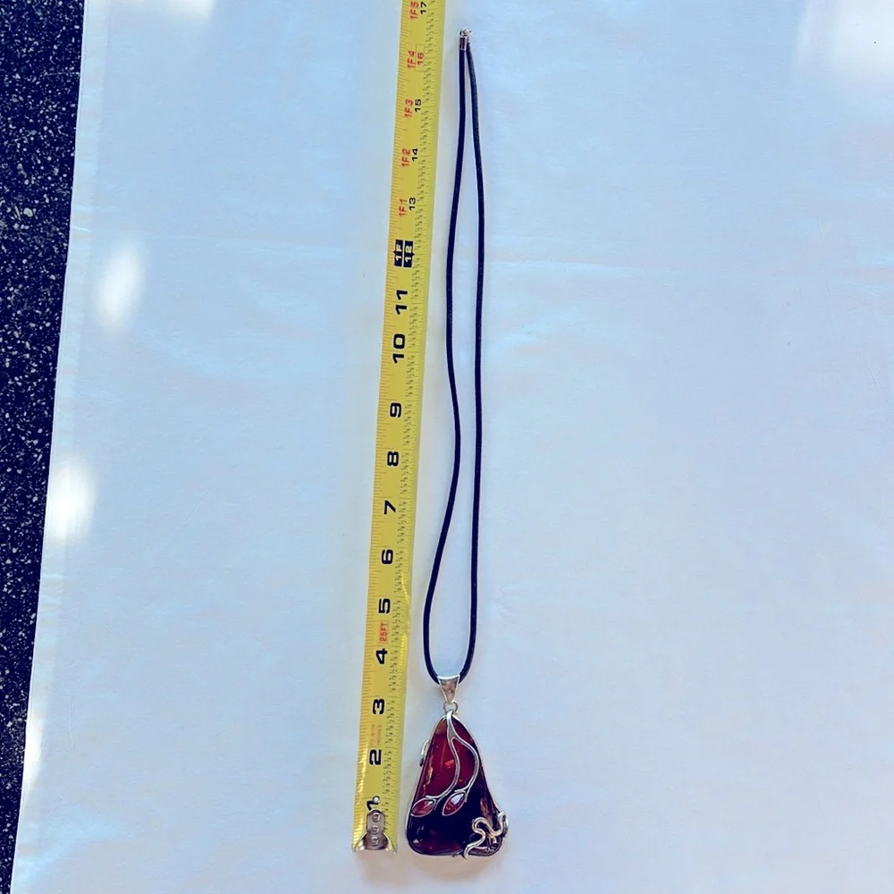 Amber pendant with leather necklace - Picture 8 of 14